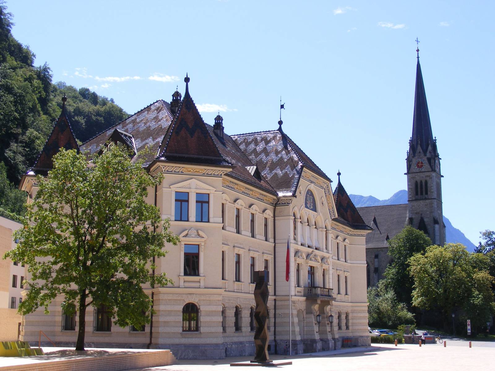 Презентація на тему «Architektur des Liechtensteins» - Слайд #13