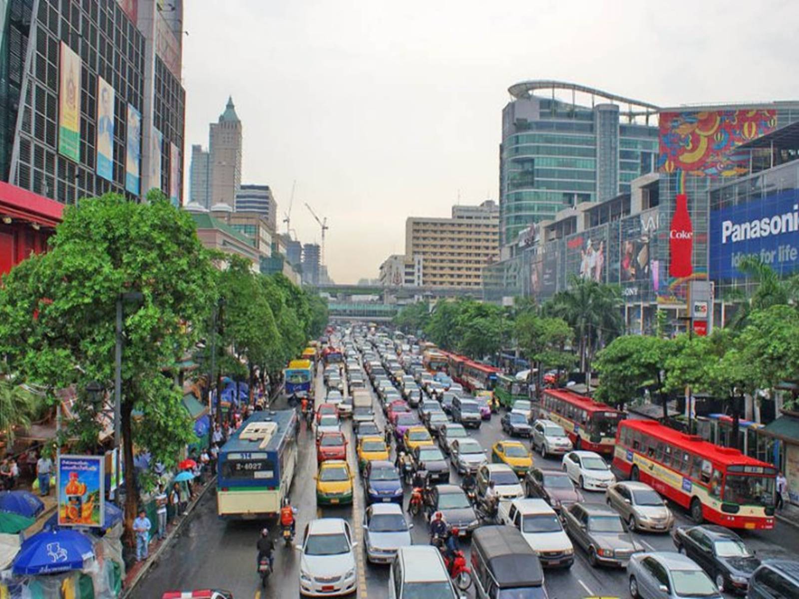 Бангкок осадки. Тайланд Бангкок улицы. Бангкок улицы центр. Улица Каусан Бангкок. Бангкок Центральная улица.