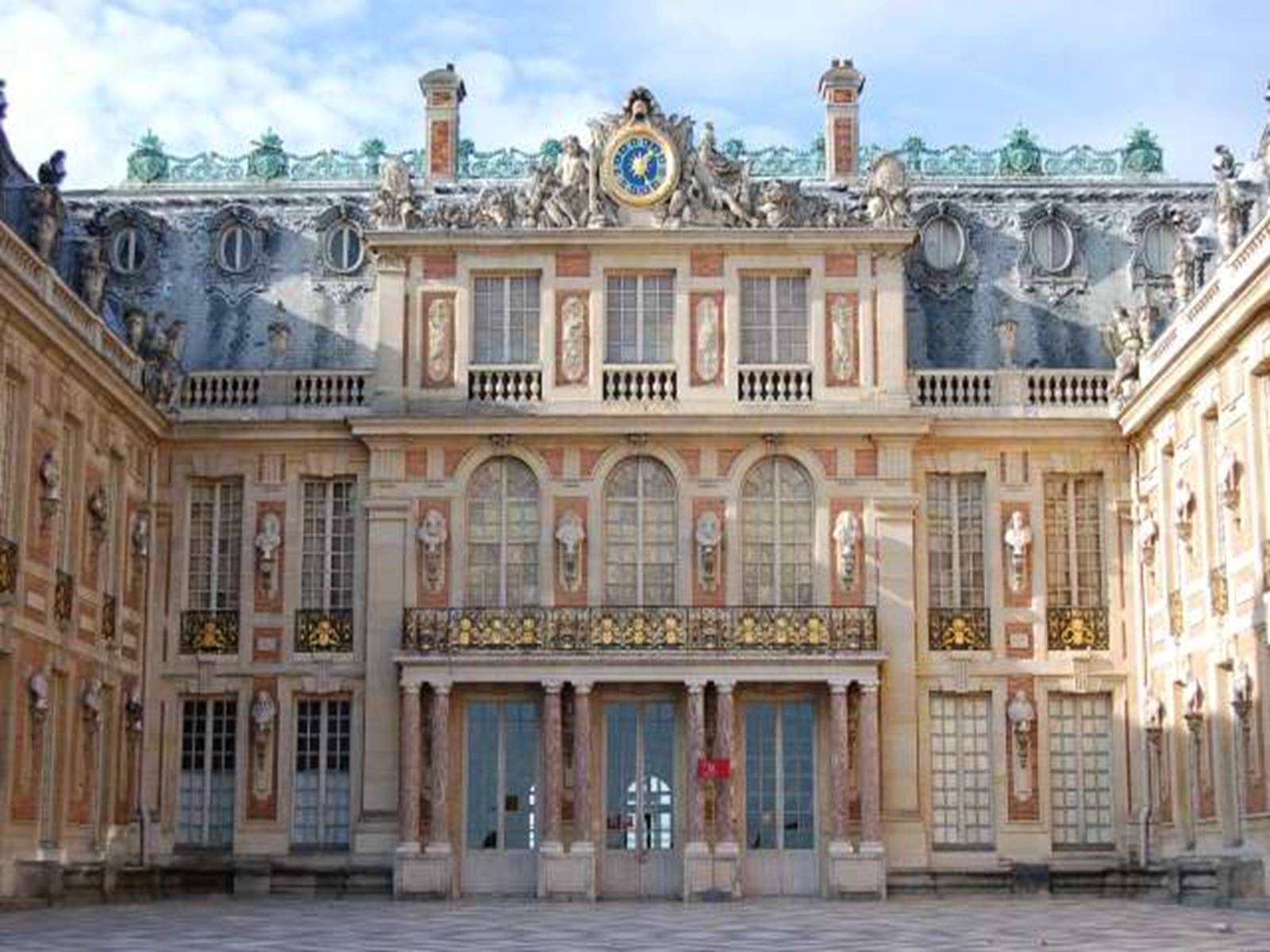 Мир классицизм. Версальский дворец Версаль стиль Барокко. Версаль Франсуа мансар. Архитектура Франции 17 века Версаль. Версаль Франция Барокко.