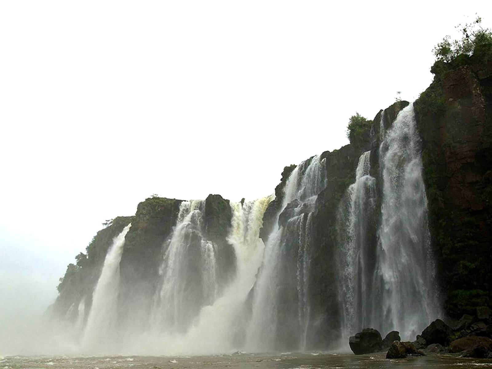 Презентація на тему «Водоспад Іґуасу» - Слайд #10
