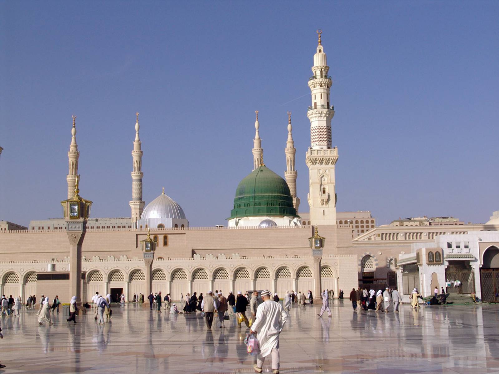 Медина что это. Мечеть пророка (Масджид АН-Набави). Медина мечеть пророка Мухаммеда. Мечеть АН-Набави, Медина (Саудовская Аравия). Мечеть пророка Мухаммеда в Медине.