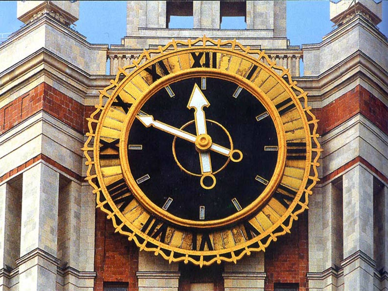 Часы на здании МГУ им Ломоносова Москва